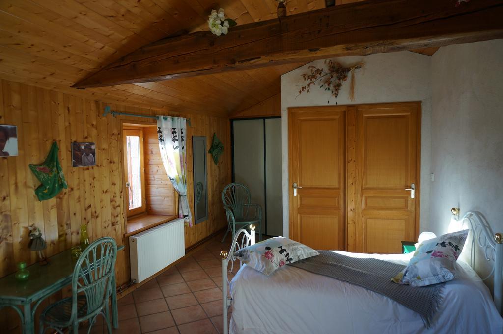 Du Thiollet 3* Montromant